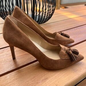 Suede Tassel in tan color, heels size 8 1/2